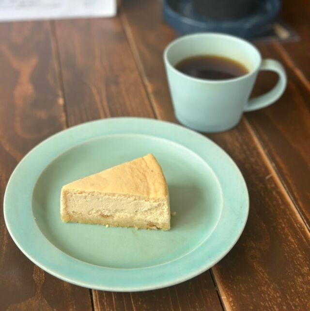 6/15 Sun. 11:00 - 18:00
今日から新しい珈琲豆3種類登場です。
ぜひお楽しみくださいね－。

予報ではもうそろそろ雨も止むぽい。楽しい週末過ごして下さいね♪

今日ものんびり、いきましょう♪

#敦賀カフェ #珈琲豆卸 #コトコトな暮らしのお店 #雑貨アンドカフェcoto #自家焙煎 #福井 #敦賀 #カフェ